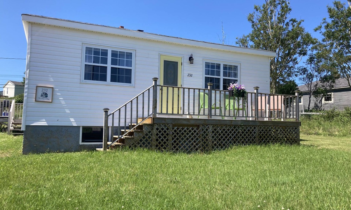 Norris Point Cottage | Cozy Home With A Beautiful View
