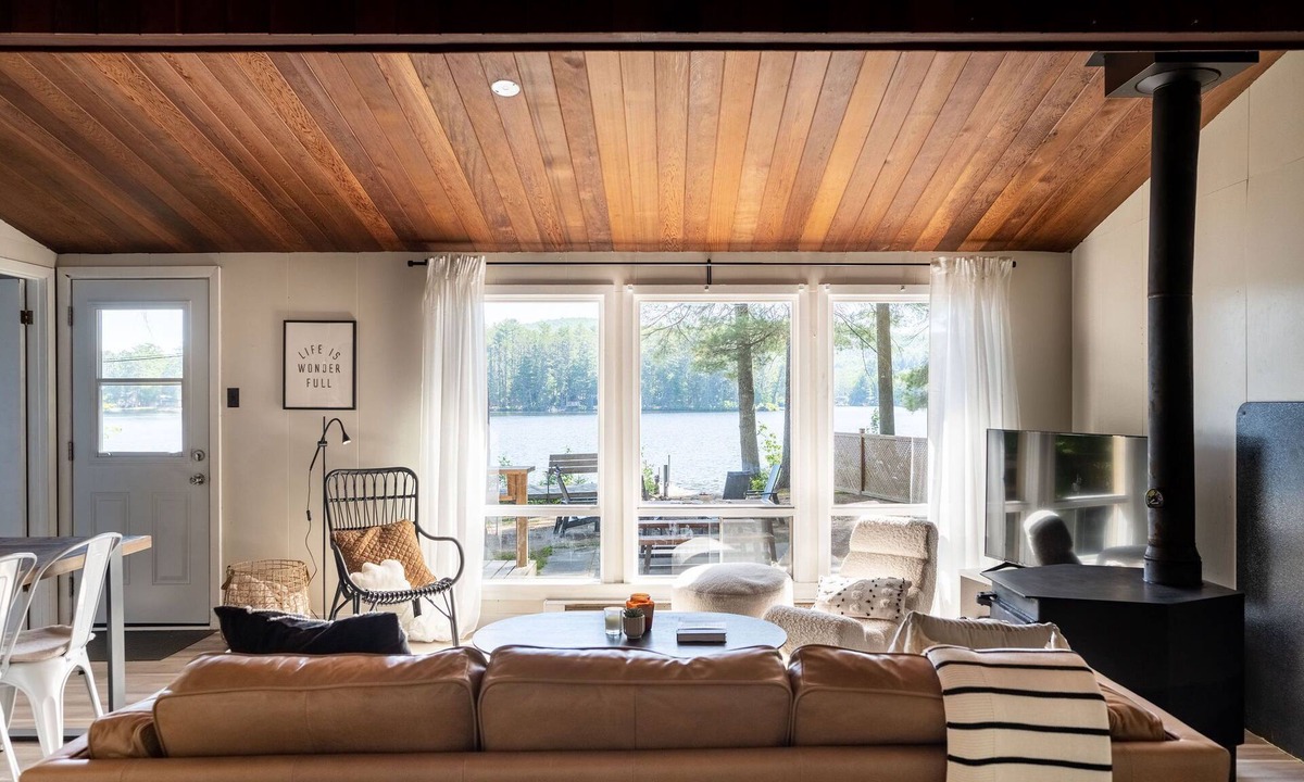 Harcourt Cottage | Cozy Lakefront Cottage | 2.5hrs from GTA & Ottawa