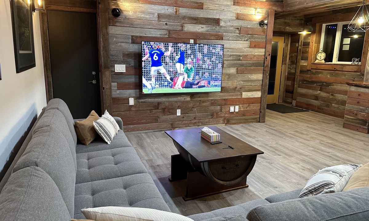 Kamloops Resort | Cozy lakeside golf resort in Tobiano