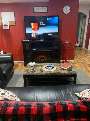 Sylvan Lake Apartment | Cozy Lodge Suite