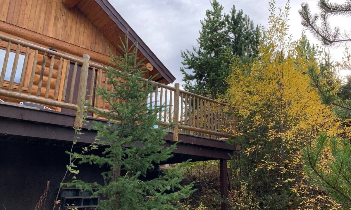 Lac Le Jeune Cabin | Cozy log cabin retreat with modern amenities