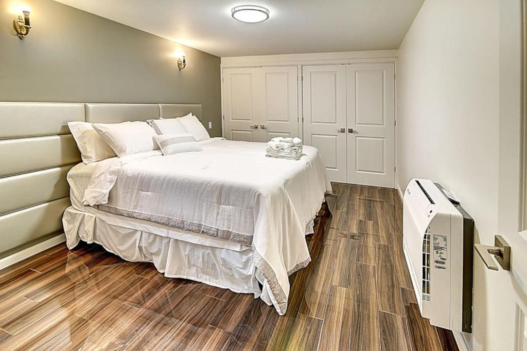 Outremont House | Cozy Lovely Apartment with AC in Outremont