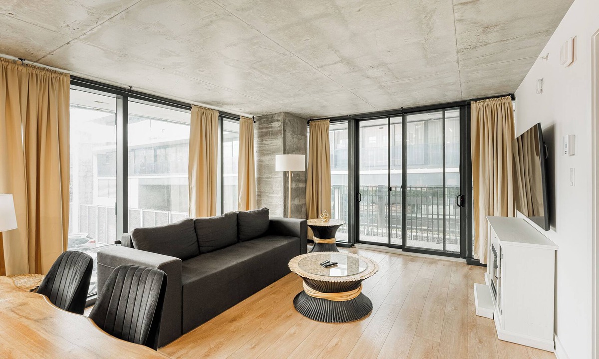 Griffintown Apartment | Cozy & Modern 2BR Condo w/Pool & Terrace | Prime Griffintown Location
