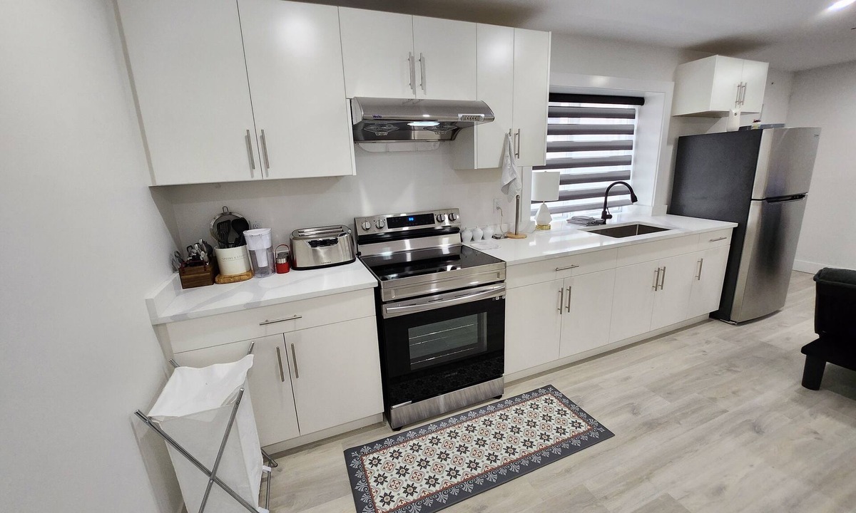 Mission House | Cozy one bed one bath private suite in heart of mission