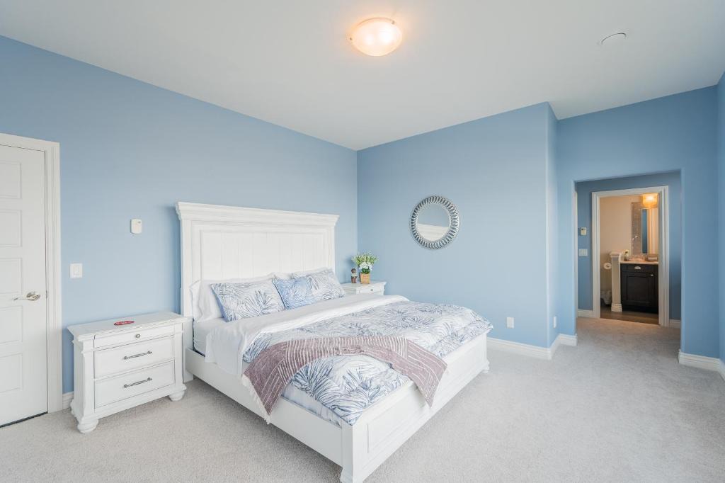 Southwest Mission House | Cozy one bedroom with private bathroom in Kelowna