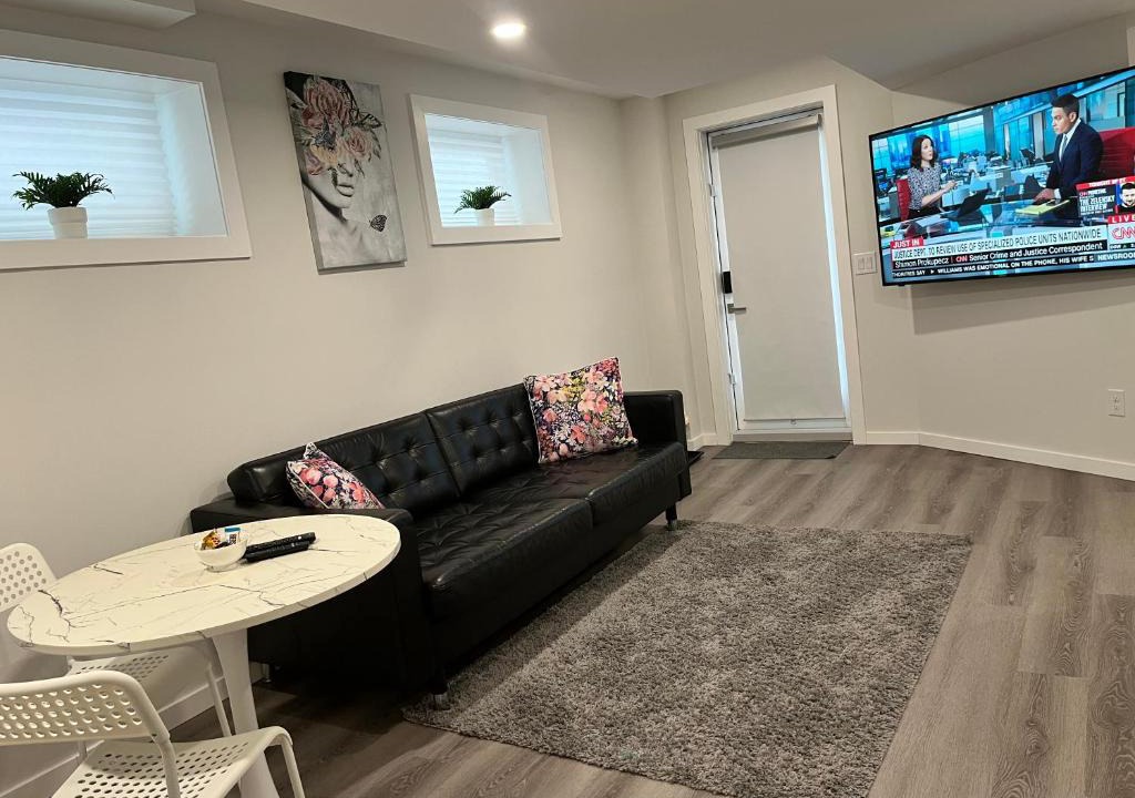 Fort Gary Apartment | Cozy Private 1 bedroom basement suite - free parking and free Wifi