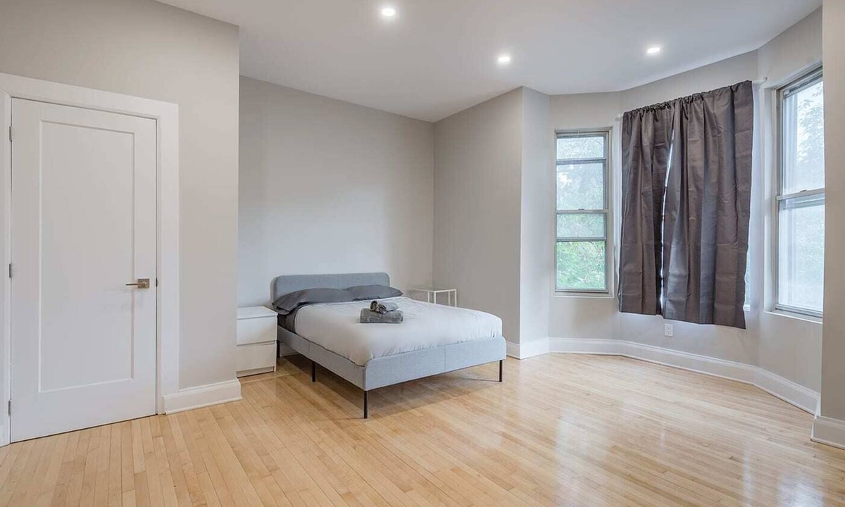 Mile End Apartment | Cozy, Private Room - Everything You Need!