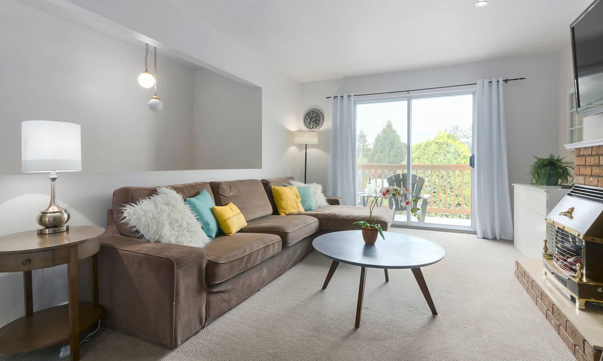 Surrey House | COZY, QUAINT 3 BED CLOSE TO SHOPS & USA