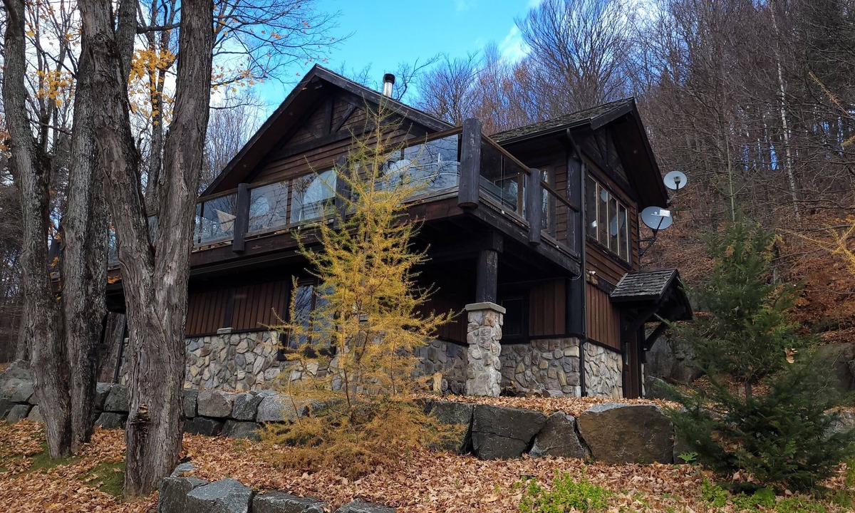 Saint-Faustin-Lac-Carre Ski Chalet | Cozy retreat, lake and mountain views, hot tub, king bed, Golf Club amenities
