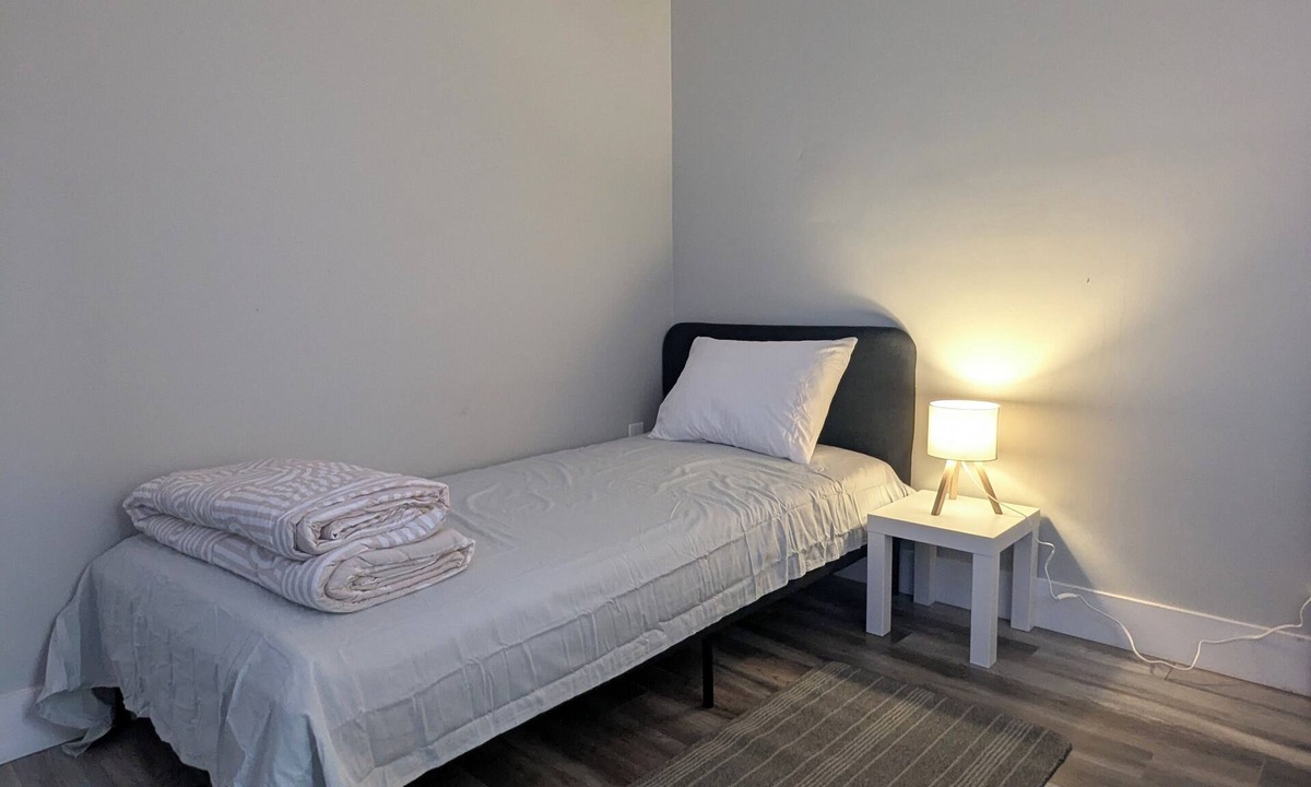 Halifax House | Cozy Room in Halifax