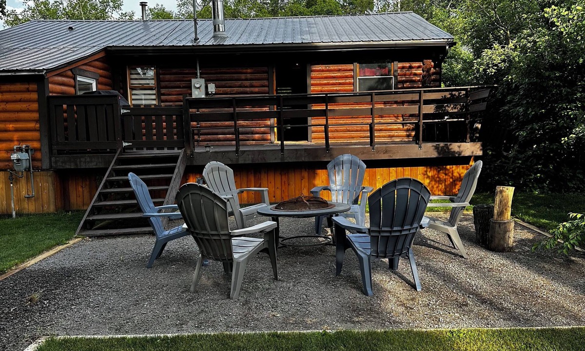 Kenosee Lake Cabin | Cozy rustic cabin in the beautiful moose mountains. At Kenosee Lake Saskatchewan