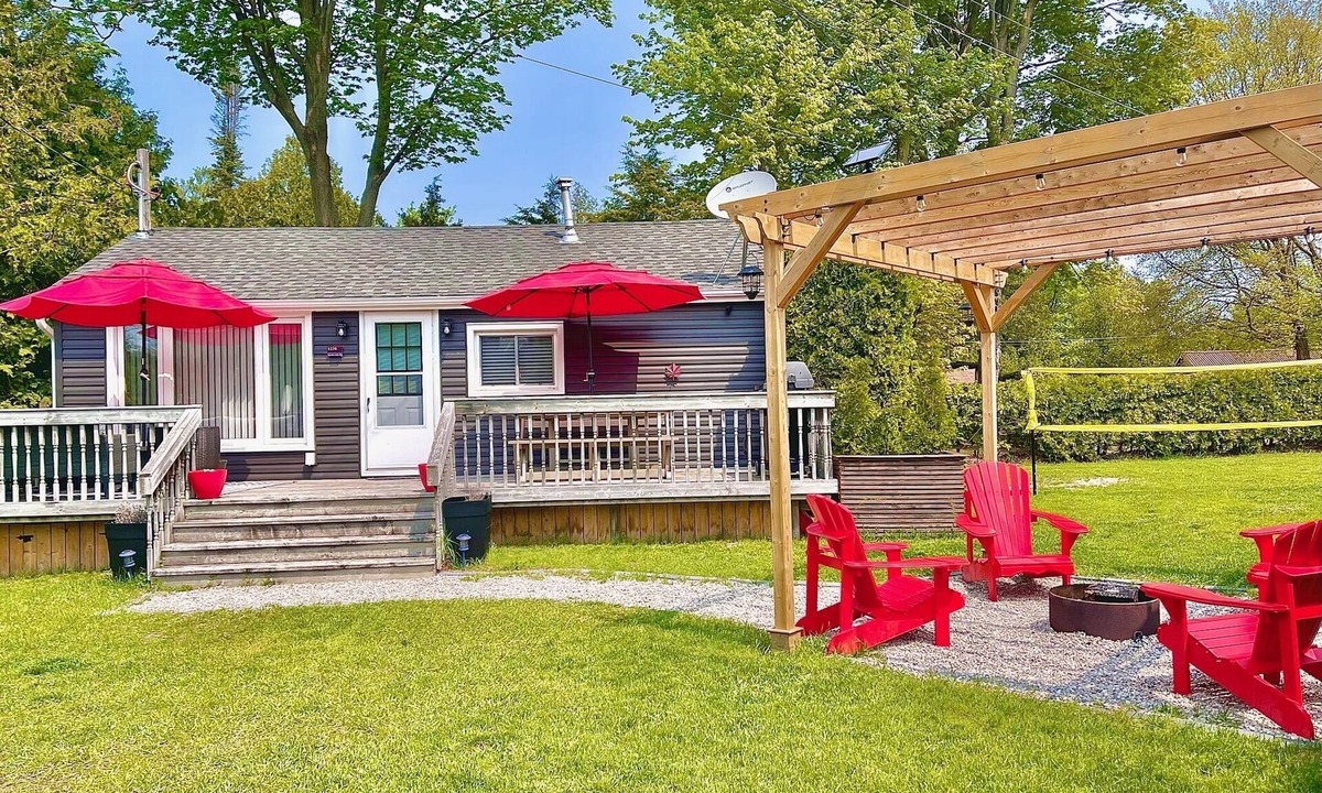 Sauble Beach Cottage | Cozy Sauble Beach Hideout | Walk to Beach & Park!