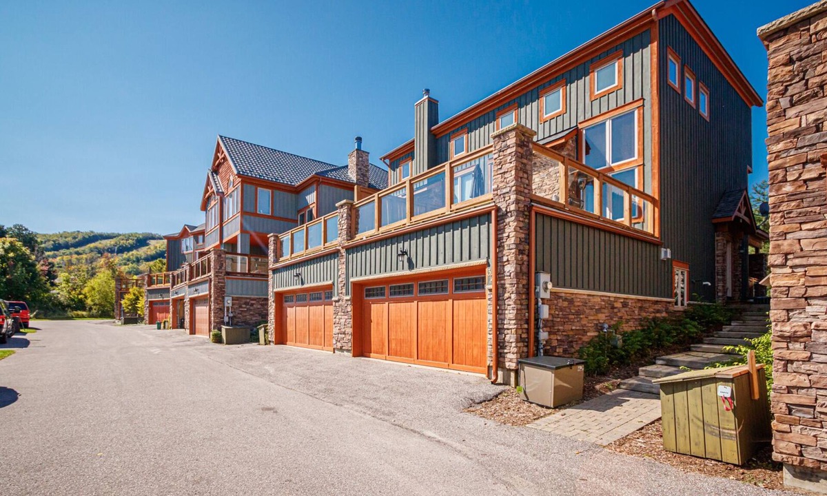 Craigleith Cottage | ✨Cozy Ski Retreat Cottage at The Base of Blue Mountain✨