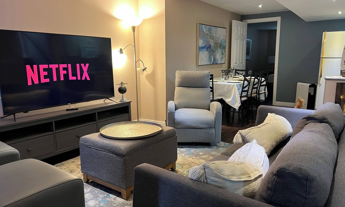 Whitby Apartment | Cozy Stay Near Whitby Downtown – 9 Mins to the Lake, Wildlife & Nature Trails!