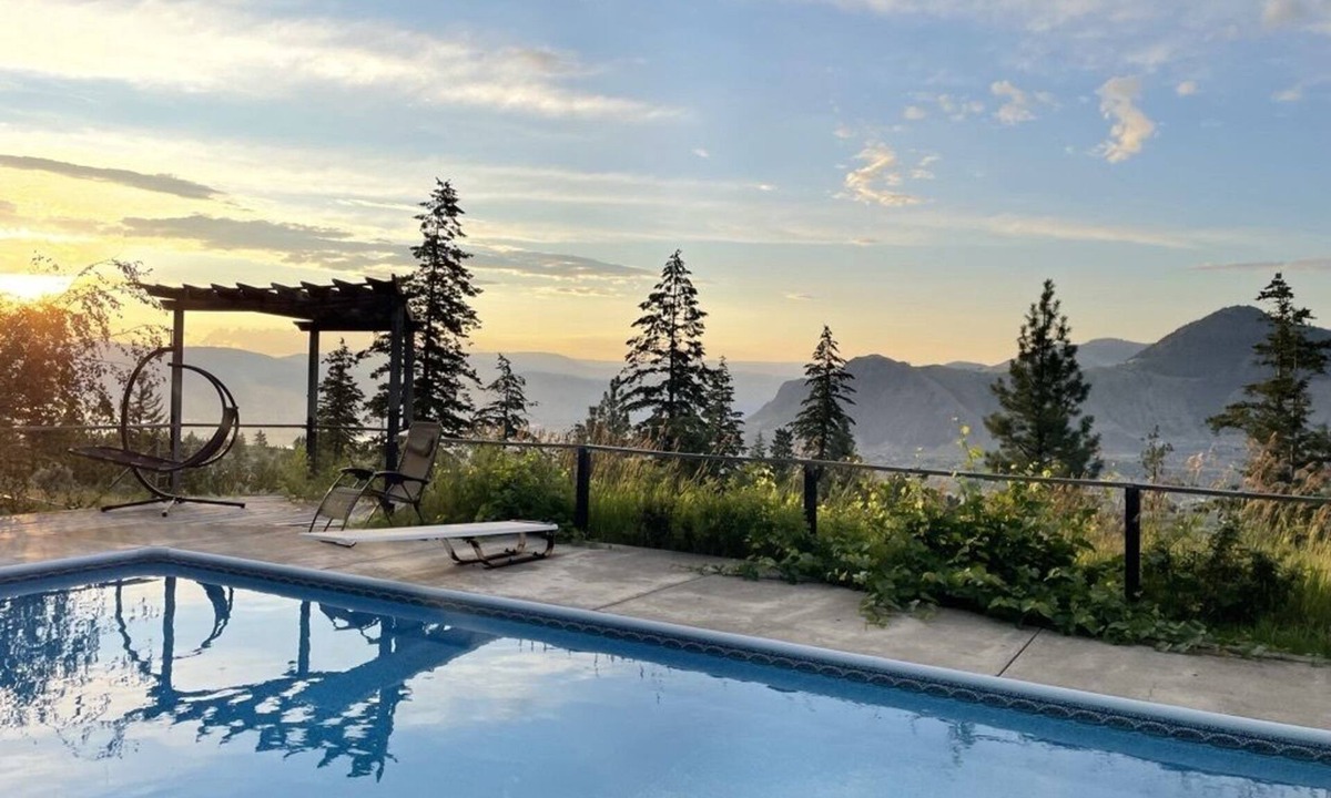 Kamloops Apartment | Cozy suite with spectacular views, hot tub, pool and sauna!
