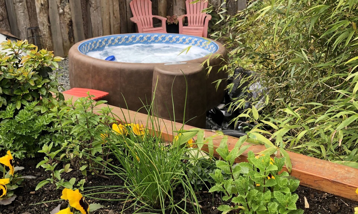 Langford Cabin | Cozy up at mill hill with HotTub