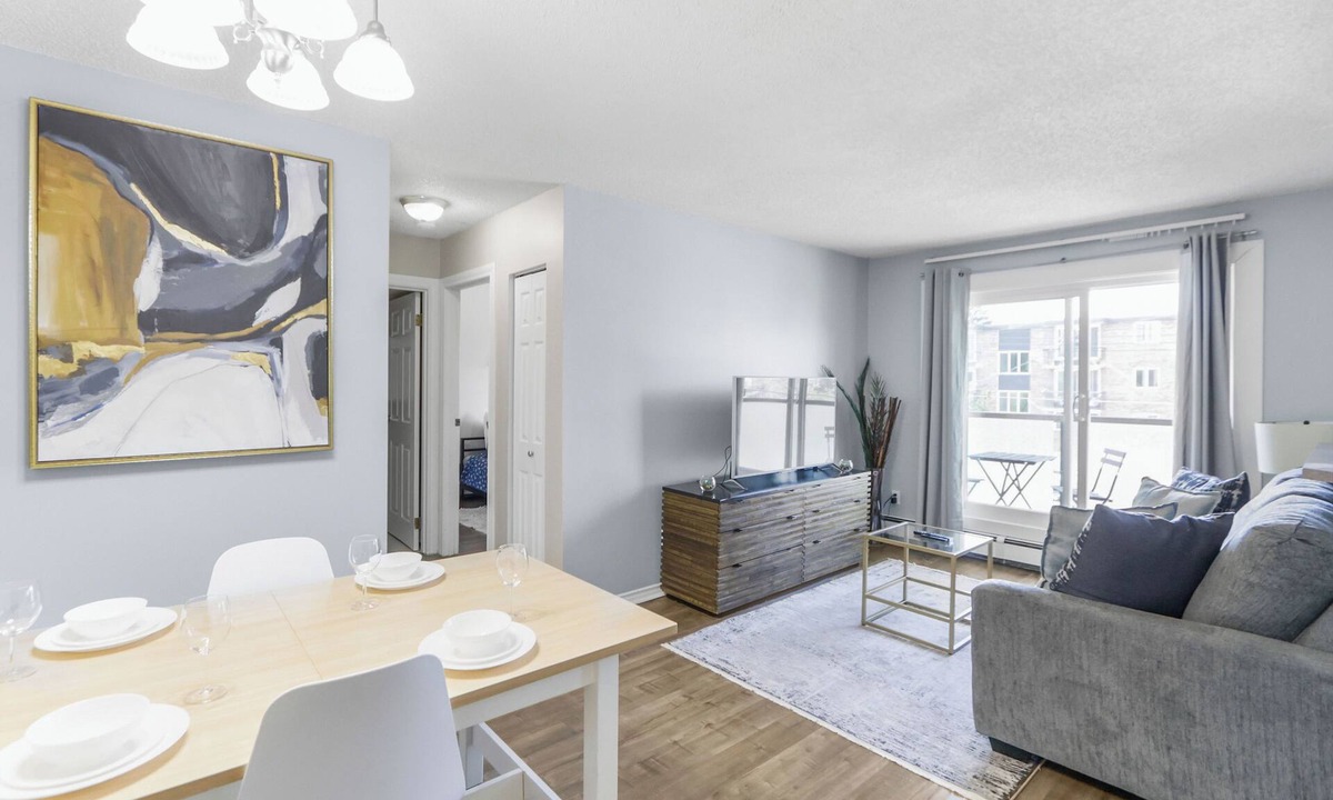 Sunnyside Condo | Cozy Vibes in Kensington - Free WiFi | Parking | Portable AC
