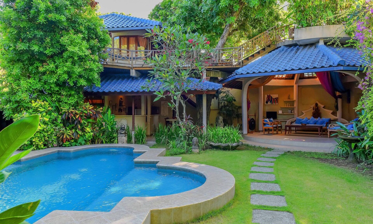 Dyanapura Villa | Cozy Villa In Seminyak : short walk to beach and crowds, unique design, peaceful