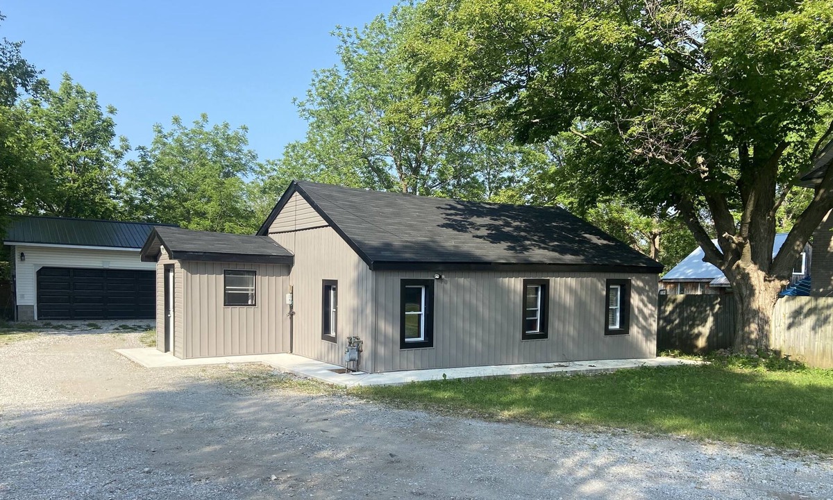Oro-Medonte House | Cozy Whole Home, Pet Friendly, & Central to Lake Simcoe, Rama & Horseshoe Valley