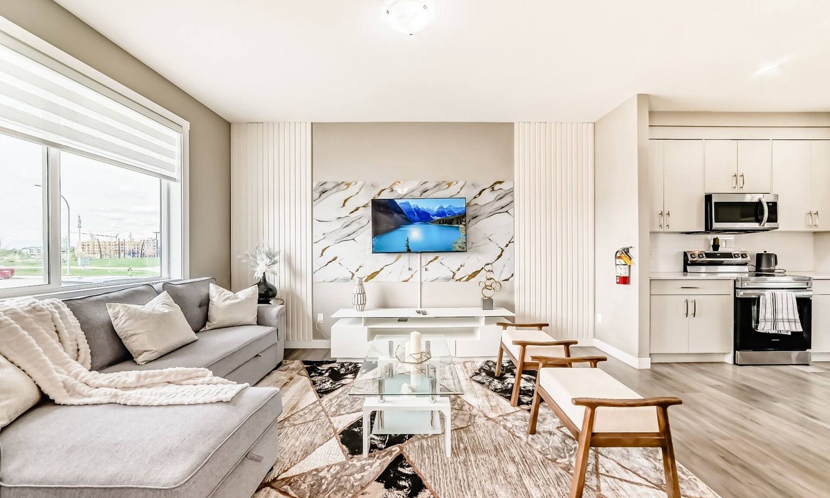 Calgary House | Cozyhub Vacation Rental with AC-Shops, Calgary Airport/Free Parking/Near Parks