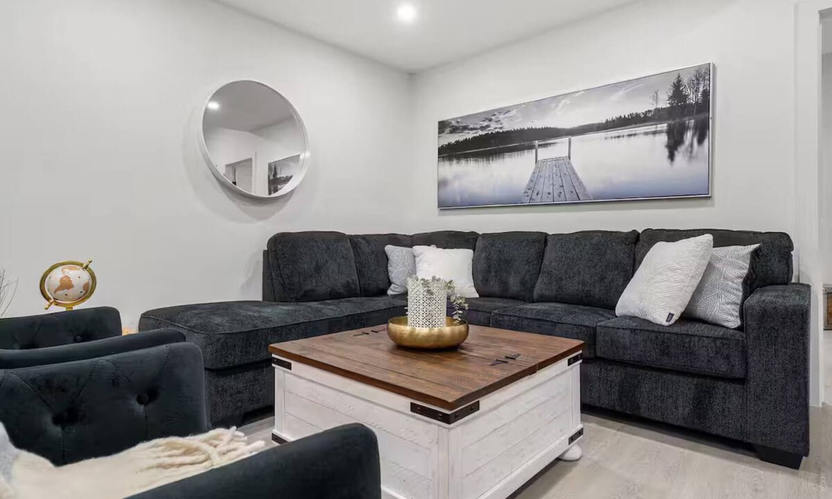 Crescent Heights Apartment | Crescent Heights Guest Suite