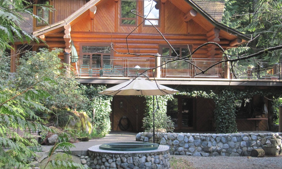 Mission Cabin | Custom Canadian Log Home nestled in the heart of the BC rainforest