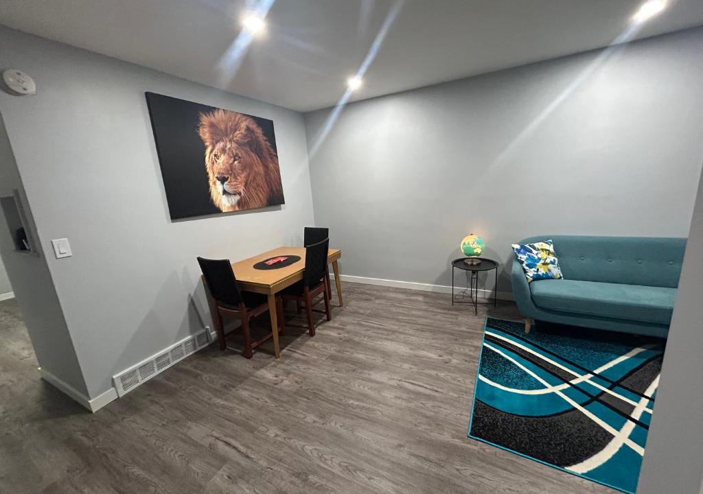 Highland Park Apartment | Cute Highland Park(Upper-A-Unit)