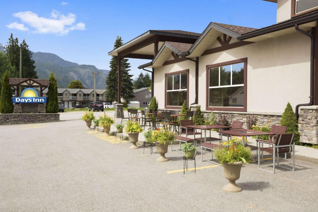 Revelstoke Hotel | Days Inn & Suites by Wyndham Revelstoke