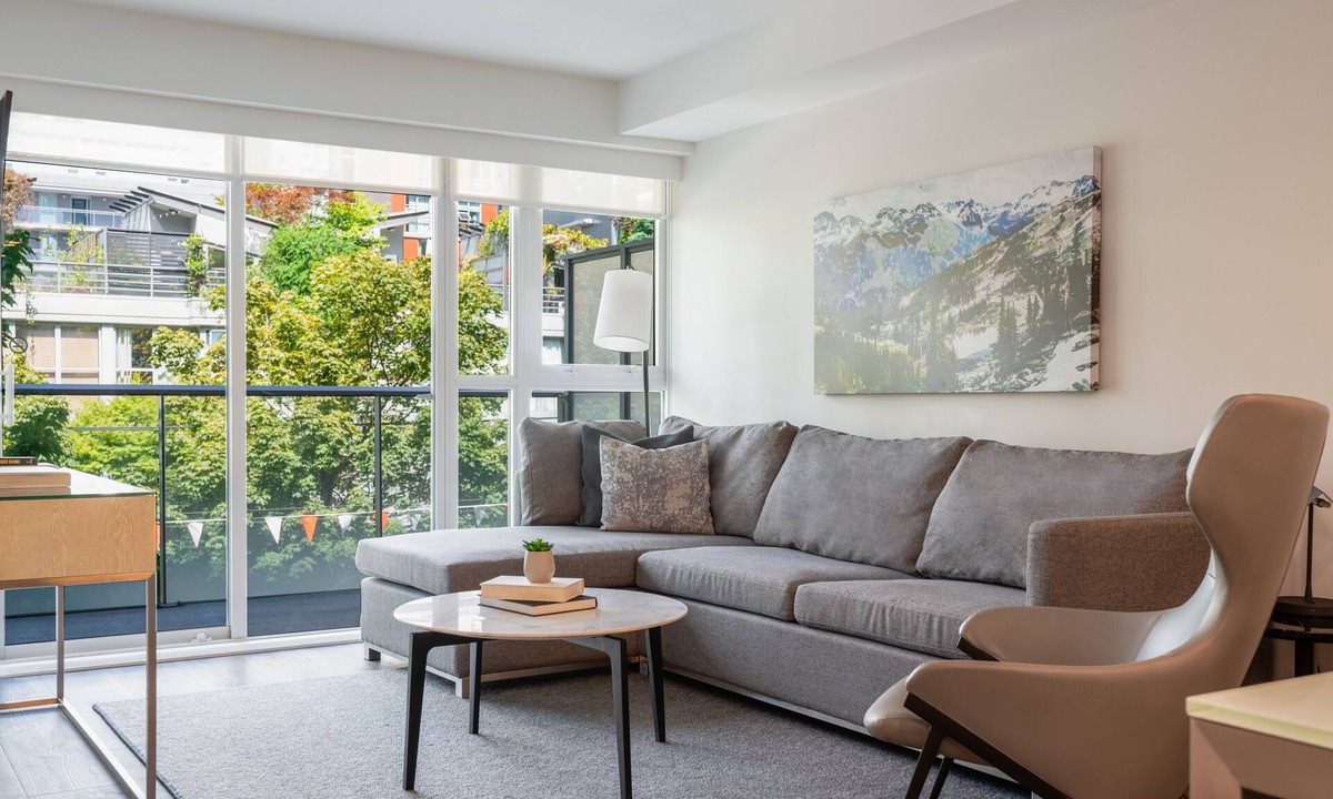Downtown Vancouver Hotel | Deluxe One Bedroom Apartment in Trendy Yaletown
