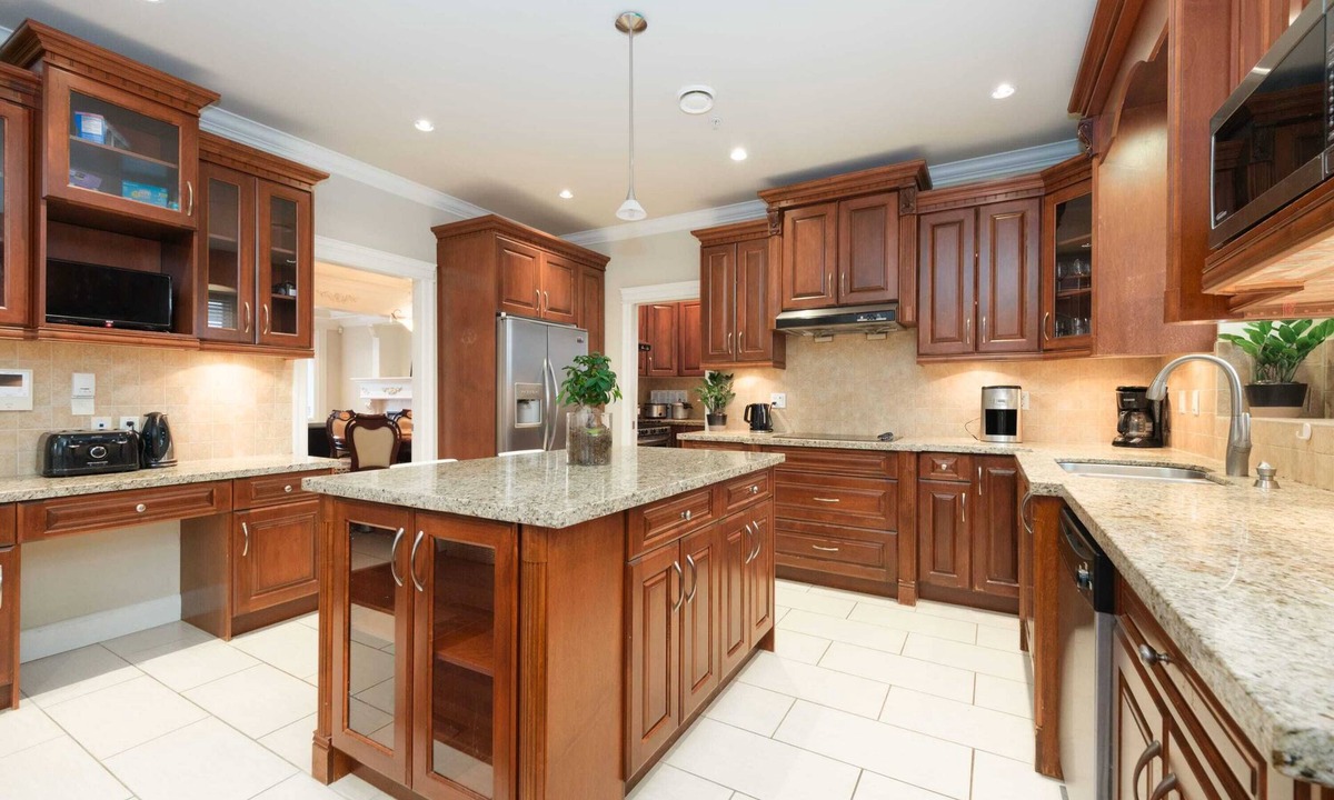 Marpole Apartment | Deluxe Private Entrance Guesthouse
