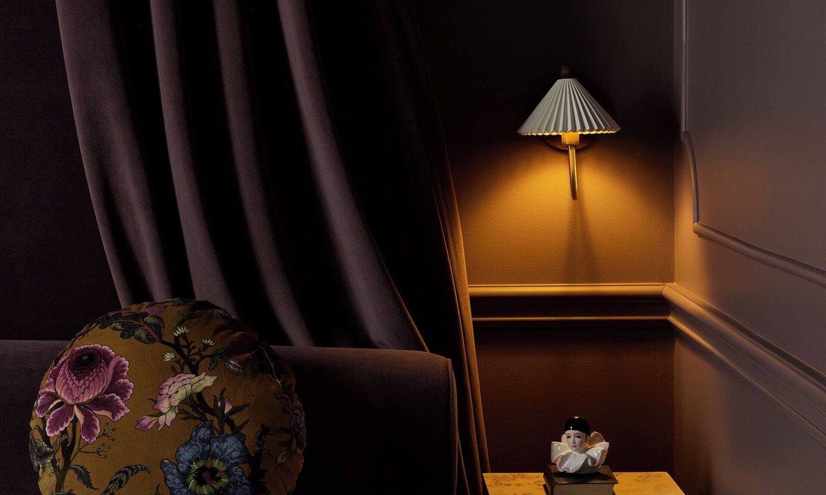 Stratford Hotel | Designed for a romantic getaway or a solo adventure on the town. Dramatic & Theatrical