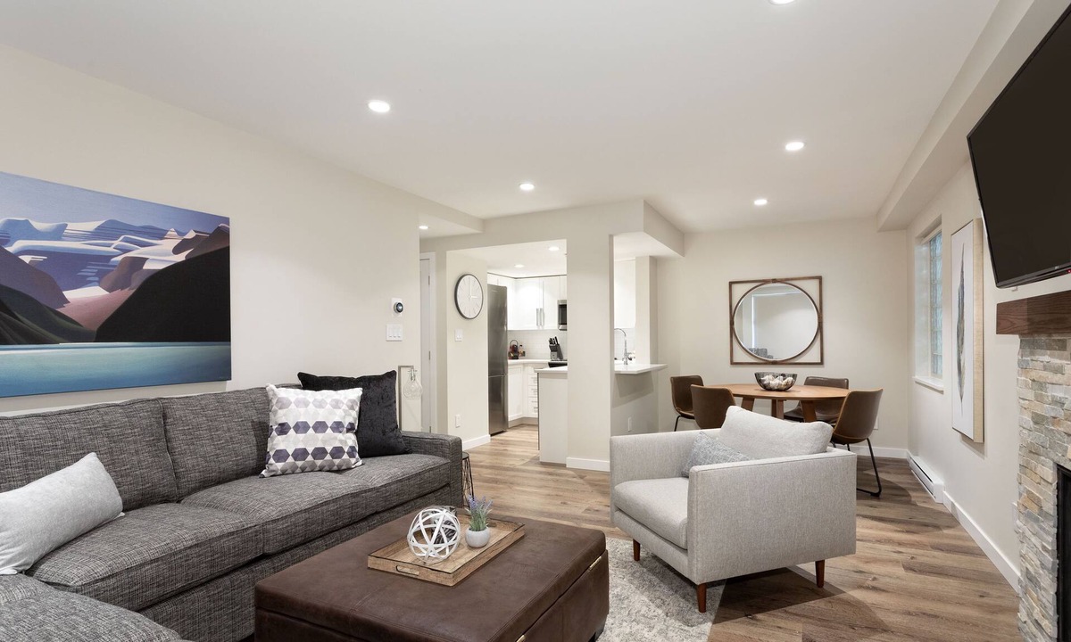 Village North Hotel | Designer Condo close to lifts. Large pool & hot tub, free wifi & secure parking
