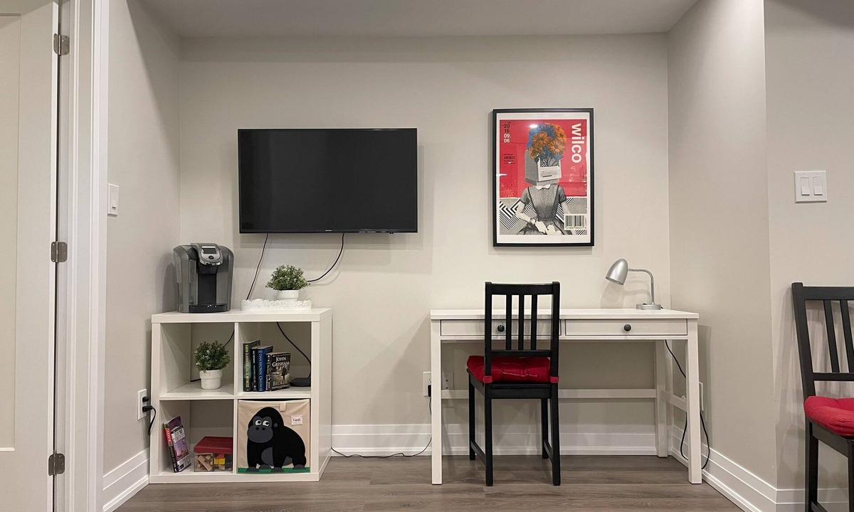 Roncesvalles Village House | Designer-renovated 1 bedroom in Roncesvalles Village