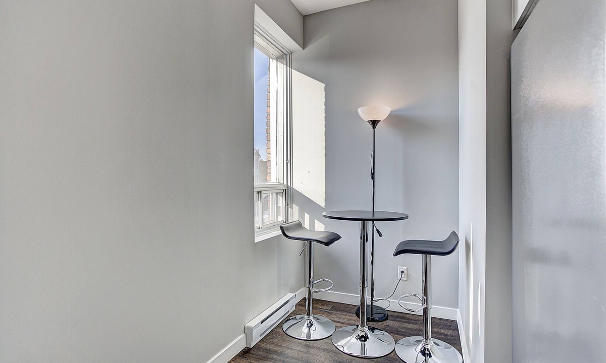 Cote-Des-Neiges—Notre-Dame-De-Grace Apartment | DestinationStays-University of Montreal