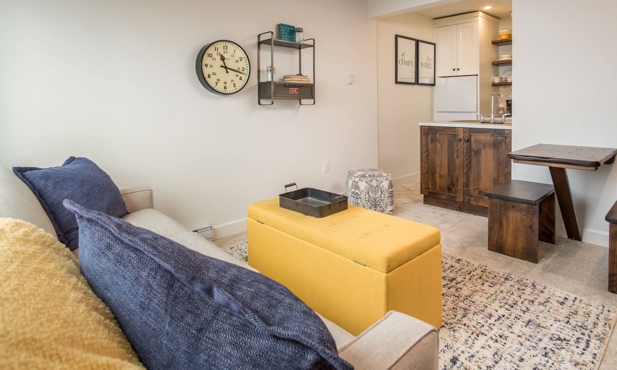 Courtenay House | Dicky Bird Mount Washington Village
