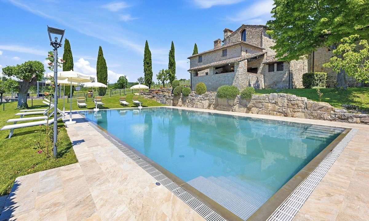 Gaiole in Chianti Villa | Dimora del Chianti, stunning Tuscan stone villa surrounded by vineyards in the heart of Chianti