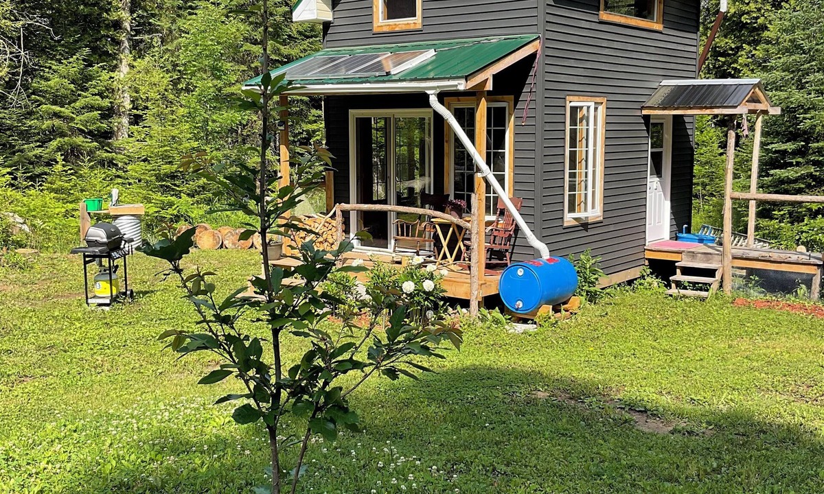 Lanark Highlands House | Disconnect to connect, heal within the hug of the forest.