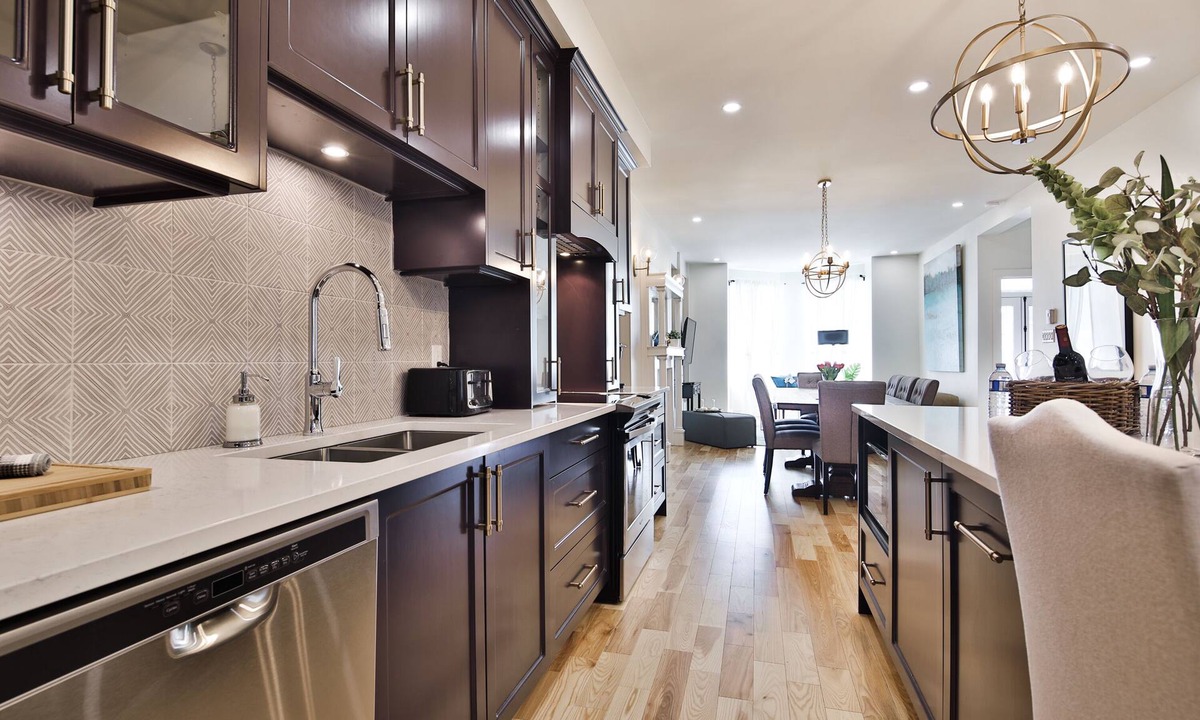 Mile End Apartment | DL | French inspired 3bedroom Mile End Plateau