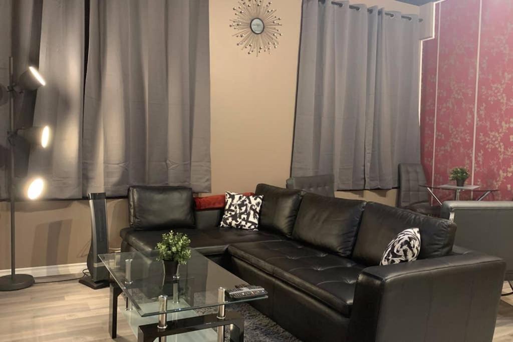 Downtown Edmonton Apartment | Downtown 2BR Loft with FREE Parking