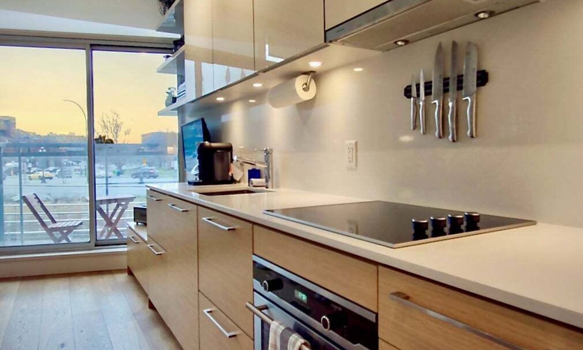 Inner Harbour Condo | Downtown Charming Studio, Steps from Everything!