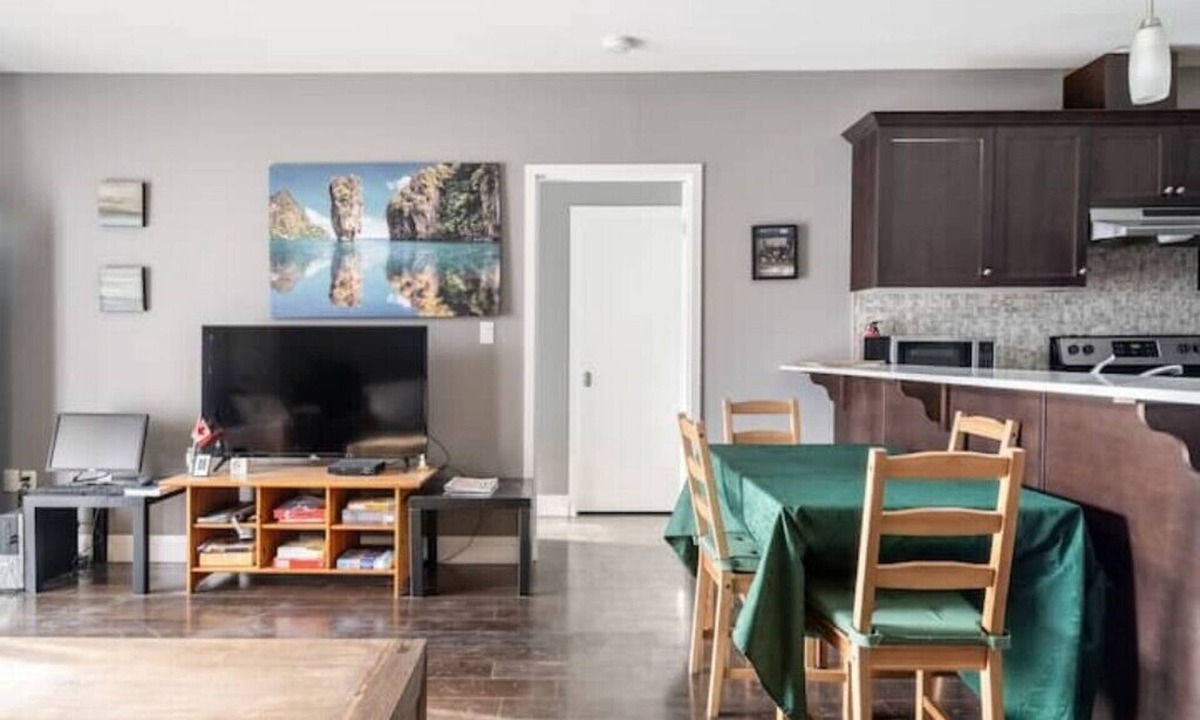 Downtown Condo | Downtown Condo (License No. 23 112884 STR)