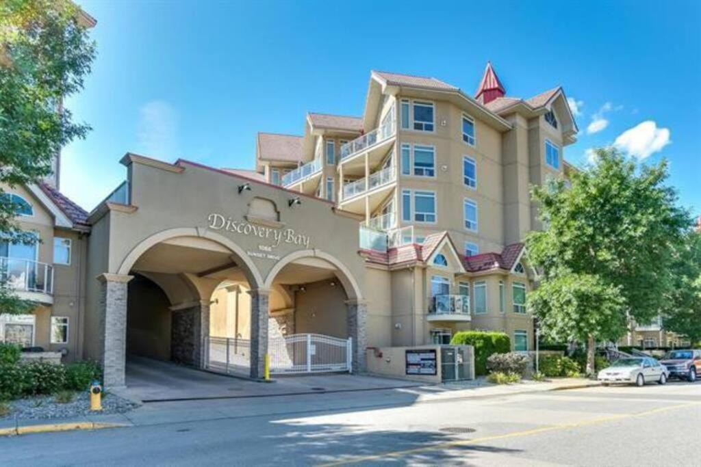 North End Apartment | Downtown Kelowna 2 Bdrm 2 Bath Waterfront Condo