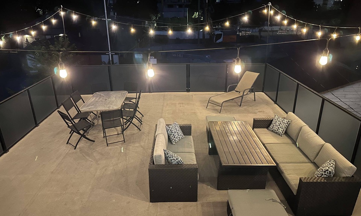 North End House | Downtown Kelowna House - 5 Min walk to beach