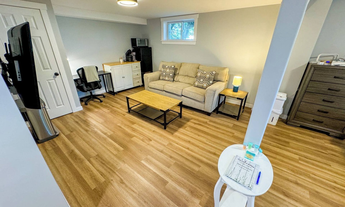 Charlottetown Apartment | Downtown-Parking-King-WiFi7-Self-Check-In