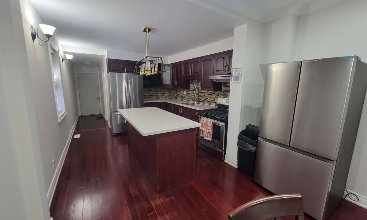 Trinity - Bellwoods House | Downtown toronto Bathurst/Dundas 6 bed 2 bath unit near grocery & public transit