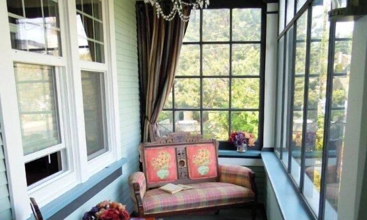 Fairfield House | "Dragonfly Cottage" - Family / Pet Friendly - Central Location, Country Charm,
