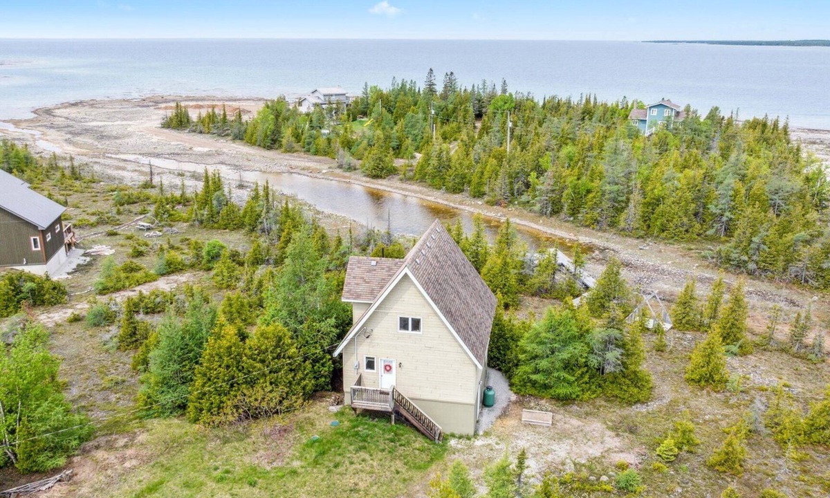Northern Bruce Peninsula Cottage | Dragonfly Cove - Nature-Inspired Lakeside Living