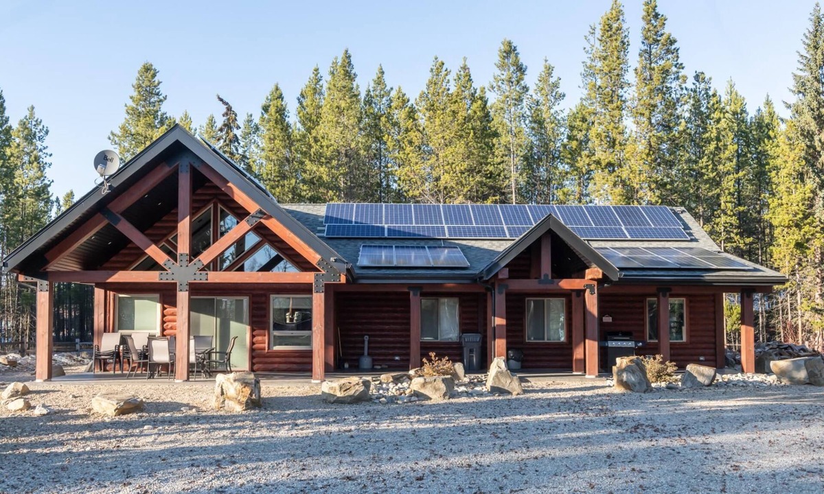 Valemount House | Eagle Nest Cabin Rental