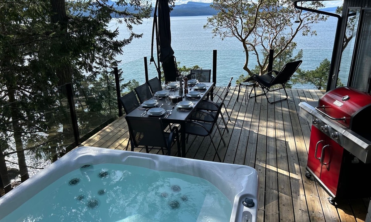 Pender Island House | Eagle Rock - Spacious Oceanfront - Family Friendly Home