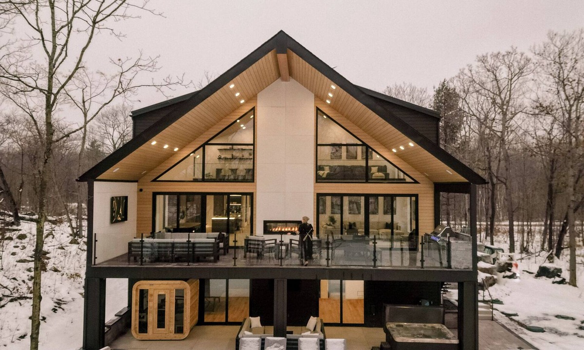 Severn Ski Chalet | Eco Bay Chalet Year Round Group Stay in Muskoka